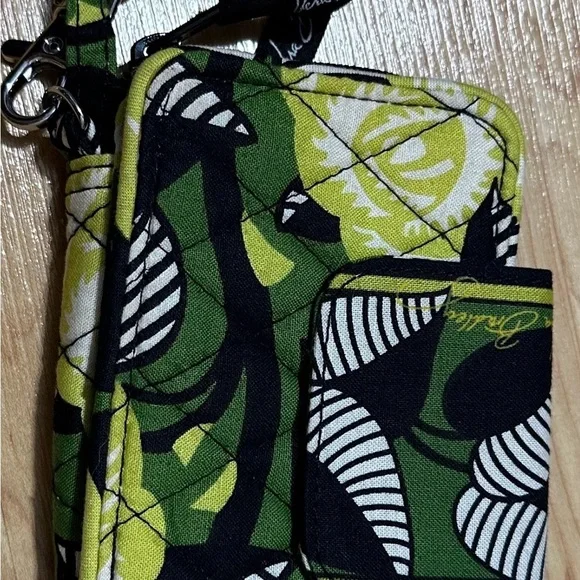 NWOT Vera Bradley Wallet with beautiful Pattern - Picture 5 of 10